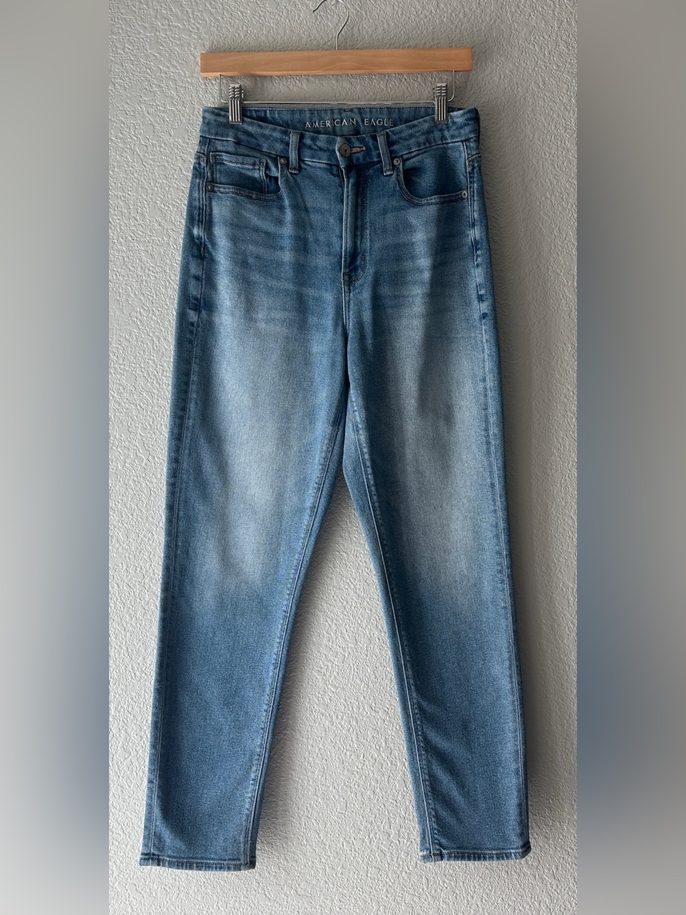 American Eagle Outfitters - Curvy Mom Jean - Light Wash - Size 6